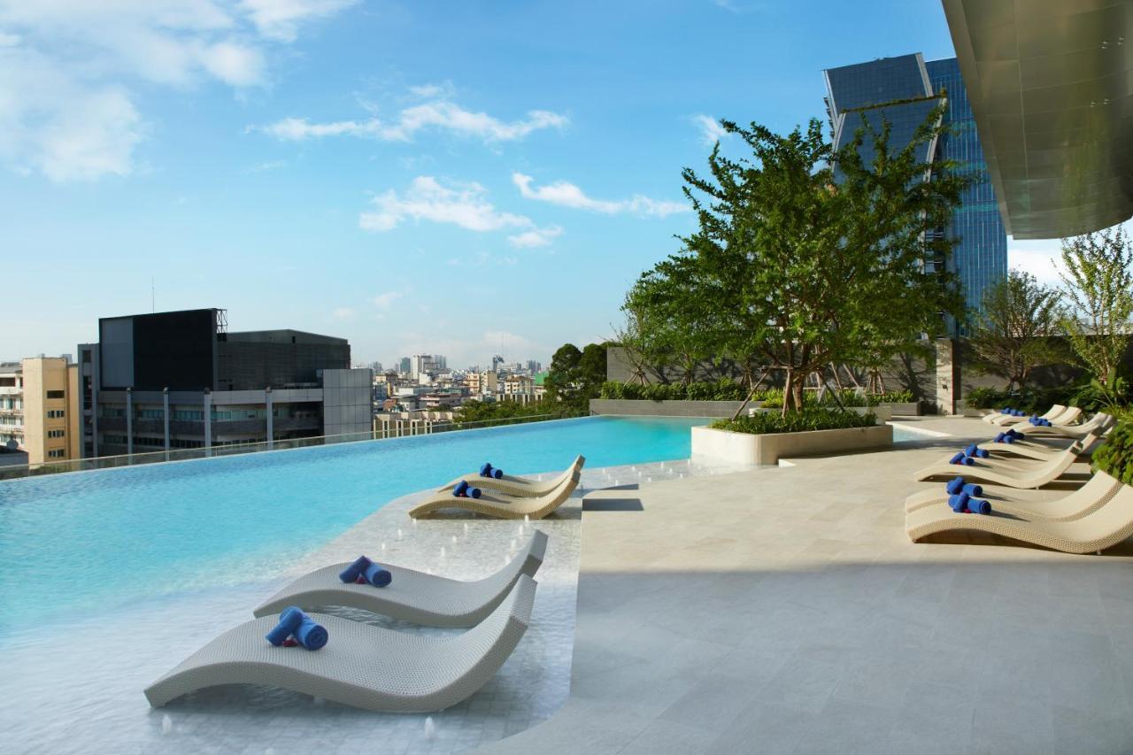 Somerset Rama 9 Бангкок Экстерьер фото The pool at the 1018