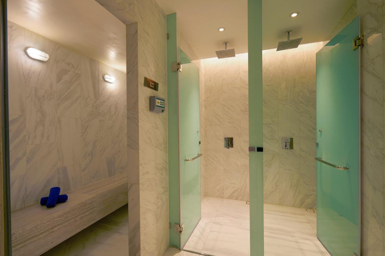 Somerset Rama 9 Бангкок Экстерьер фото Shower room